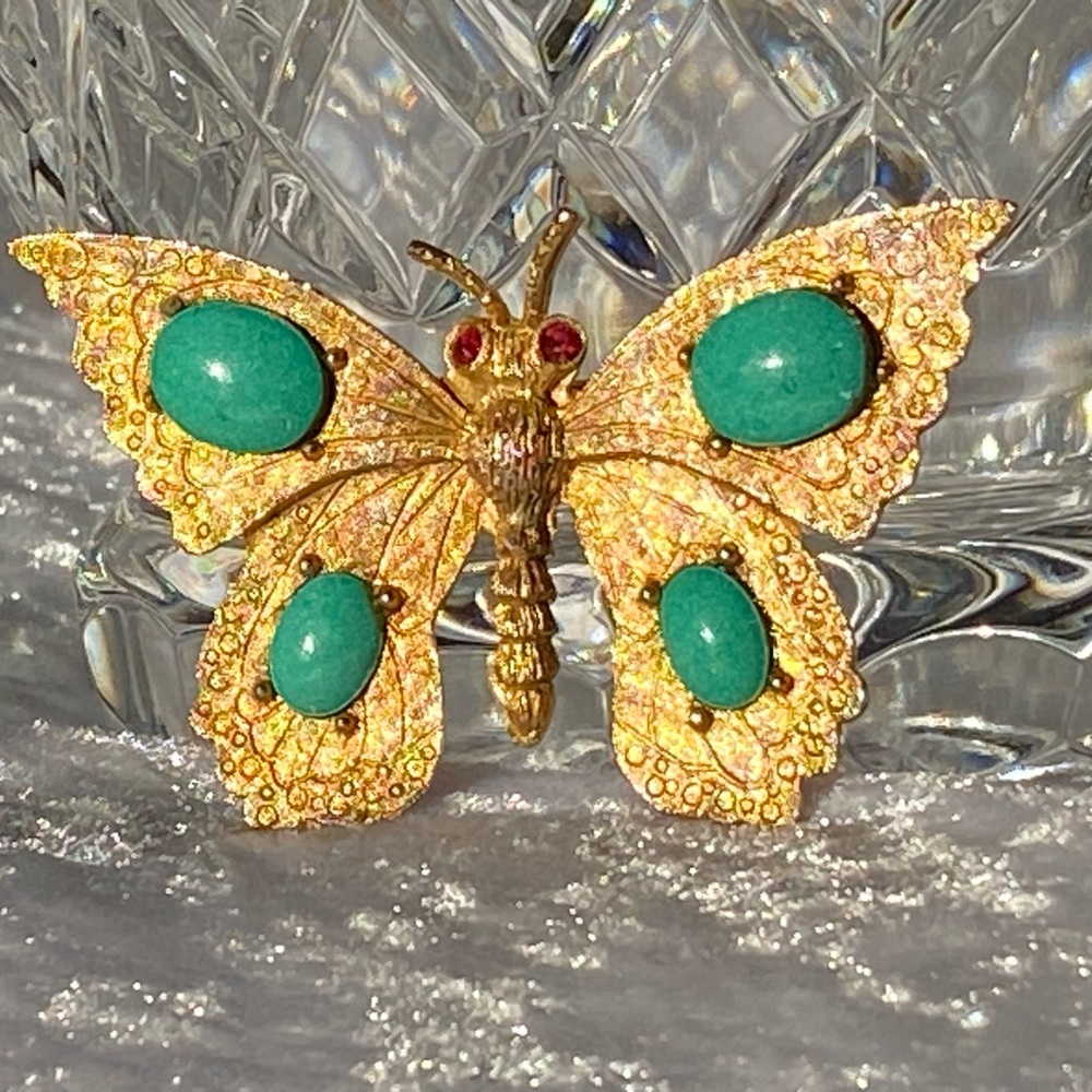 Vintage Butterfly Green Oval Cabochon Gold Tone Brooch